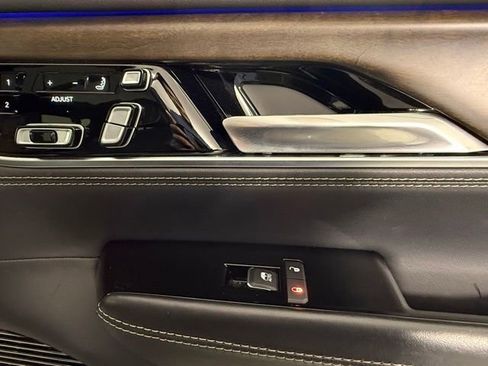 Used 2022 Jeep Grand Wagoneer Series II image 37