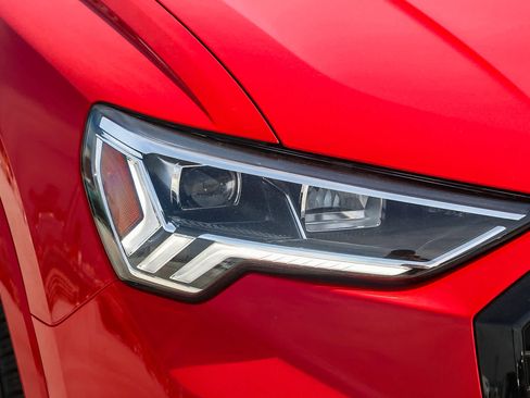 Used 2025 Audi Q3 2.0T Premium w/ Convenience Package image 4