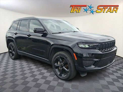 Certified 2023 Jeep Grand Cherokee Altitude image 1