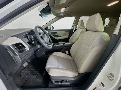 Used 2023 Nissan Rogue SV image 13