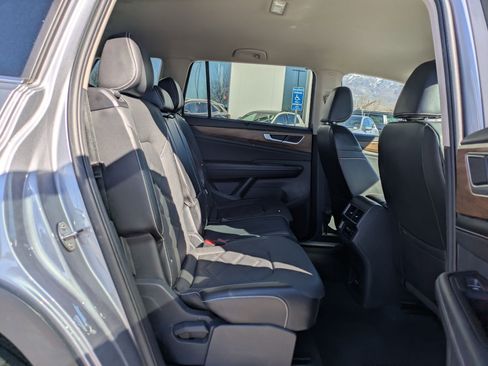 Used 2024 Volkswagen Atlas SE AWD/4WD image 31