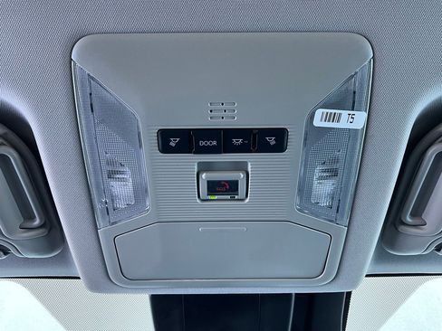 Used 2025 Toyota RAV4 XLE image 17