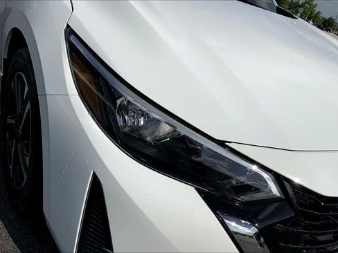 Used 2025 Nissan Sentra SV w/ All-Weather Package FWD image 13