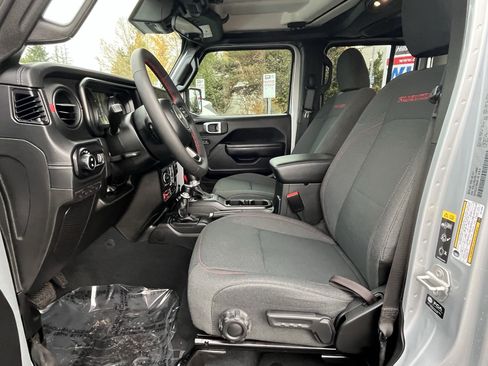 Used 2024 Jeep Gladiator Rubicon w/ Convenience Group image 10