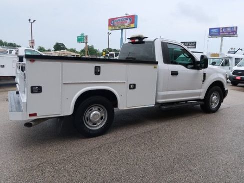 Used 2019 Ford F250 2WD Regular Cab Super Duty image 4