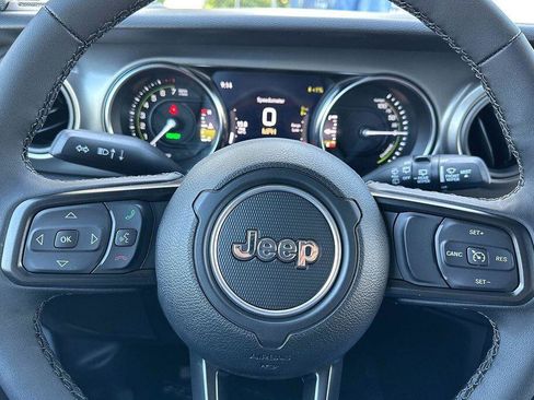 Used 2023 Jeep Wrangler Unlimited w/ Sun & Screen Package image 20