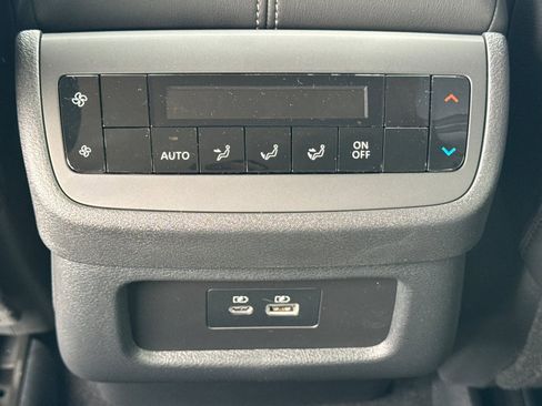 New 2025 Nissan Pathfinder SL image 15