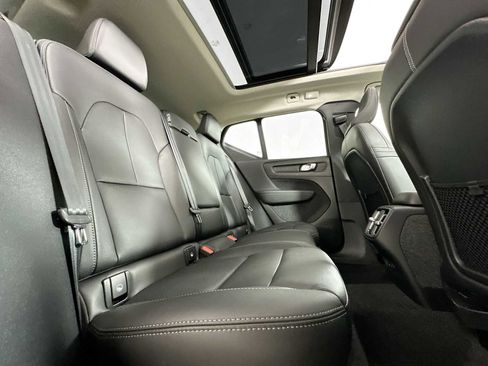 Used 2025 Volvo XC40 B5 Plus image 25