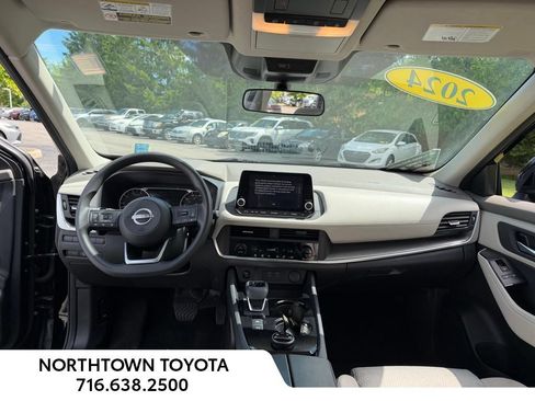 Used 2024 Nissan Rogue SV AWD/4WD image 19
