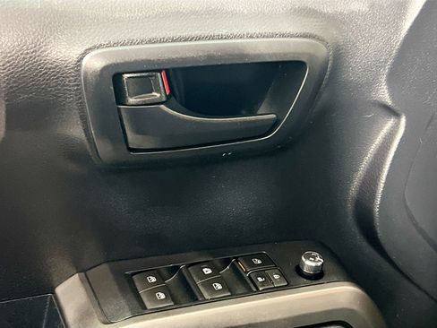 Used 2018 Toyota Tacoma SR5 image 16