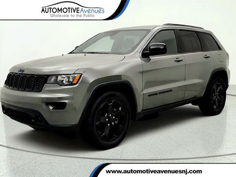 Used 2019 Jeep Grand Cherokee Laredo RWD image 1