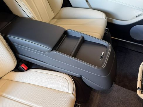 New 2026 Bentley Bentayga Extended Wheelbase AWD/4WD image 47