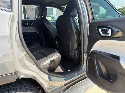 Used 2024 Jeep Compass Limited AWD/4WD image 13
