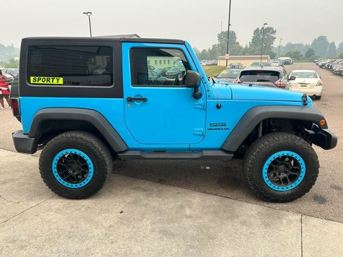 Used 2017 Jeep Wrangler Sport w/ Quick Order Package 24S AWD/4WD image 4