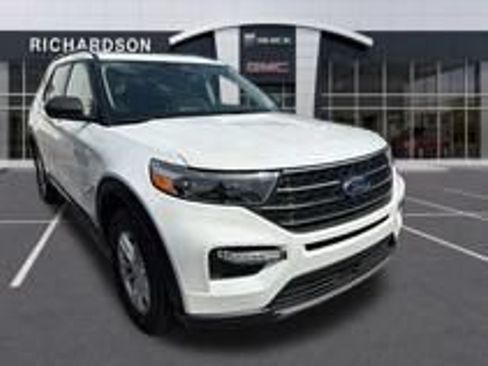 Used 2024 Ford Explorer XLT w/ Equipment Group 202A AWD/4WD image 9