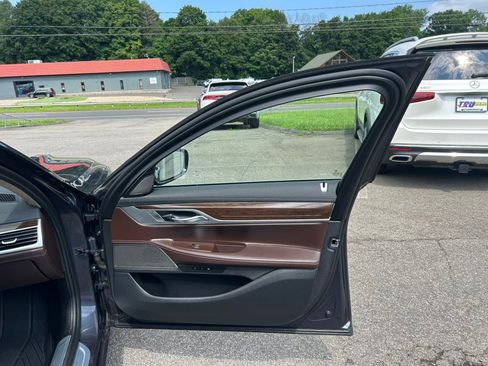 Used 2020 BMW 750i xDrive AWD/4WD image 23