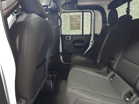 Used 2021 Jeep Gladiator Willys image 15