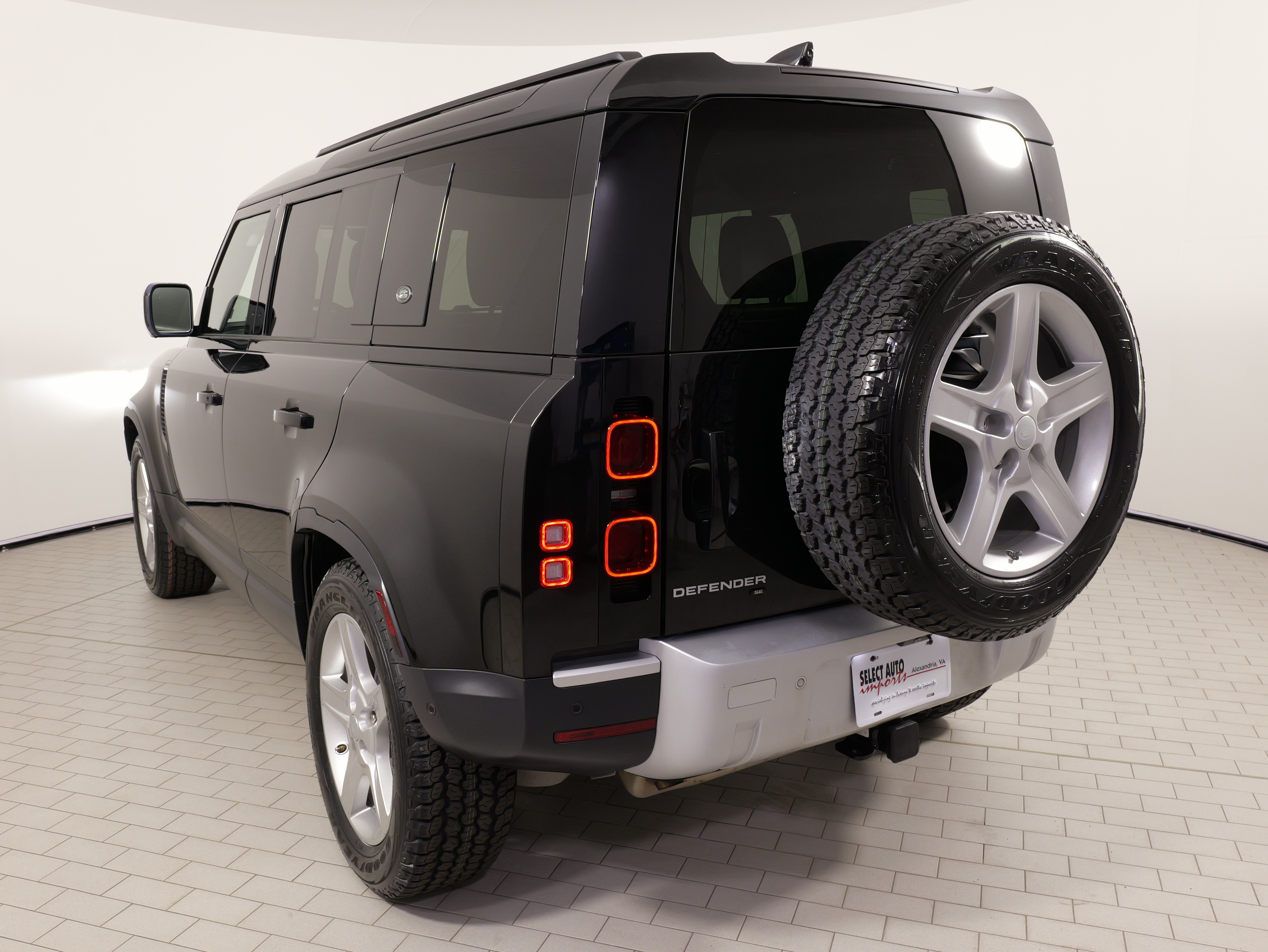 Used 2020 Land Rover Defender 110 SE AWD/4WD image 15