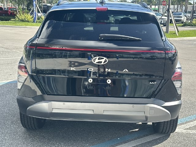 Used 2025 Hyundai Kona Limited FWD image 7