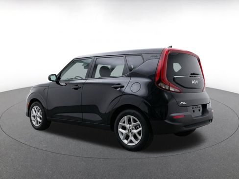Used 2025 Kia Soul LX w/ LX Technology Package FWD image 11