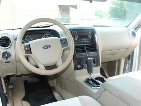 Used 2010 Ford Explorer XLT image 17
