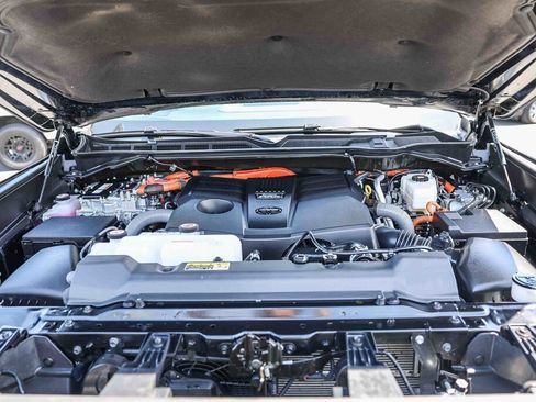 Certified 2025 Toyota Sequoia Capstone AWD/4WD image 21