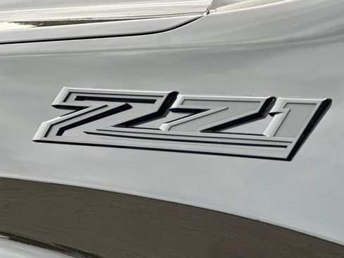 Used 2025 Chevrolet Silverado 1500 LT Trail Boss w/ LT Trail Boss Premium Package AWD/4WD image 33