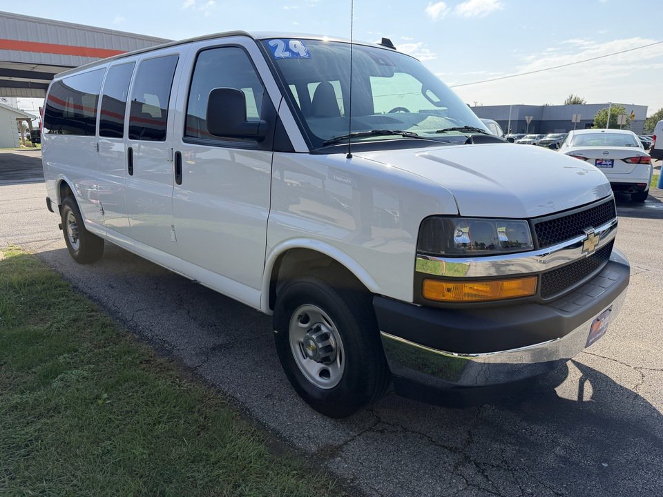 Used 2024 Chevrolet Express 3500 LT w/ LT Preferred Equipment Group RWD image 7