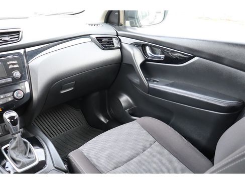 Used 2018 Nissan Rogue Sport SV image 22