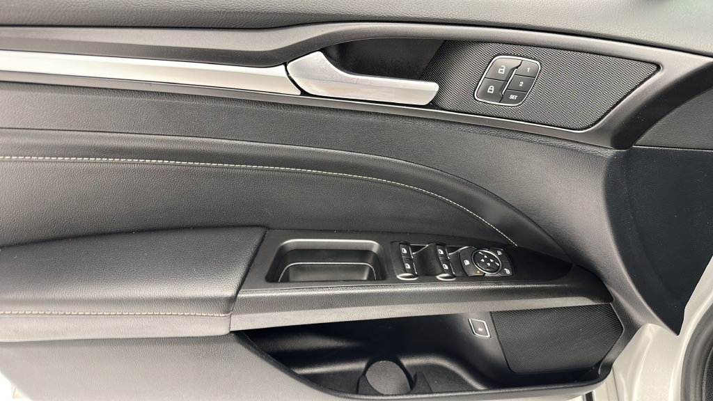 Used 2019 Ford Fusion Energi Titanium FWD image 13