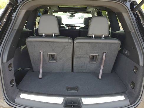 Used 2025 Cadillac XT6 Luxury AWD/4WD image 27