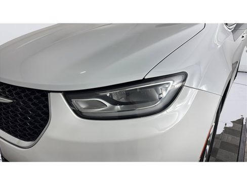 Used 2022 Chrysler Pacifica Touring-L FWD image 37