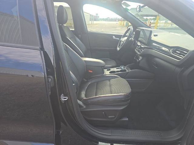 Certified 2023 Ford Escape ST-Line Select w/ Tech Pack #2 AWD/4WD image 4