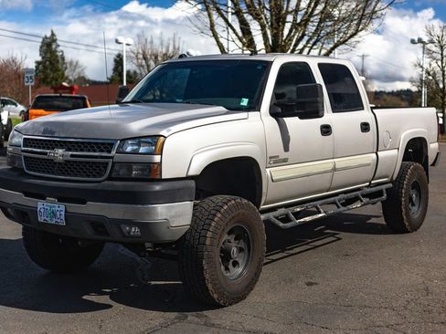 Used 2005 Chevrolet Silverado 2500 LT w/ Heavy-Duty Power Package image 5