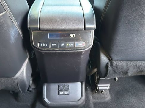 Used 2023 Toyota Highlander XLE FWD image 32