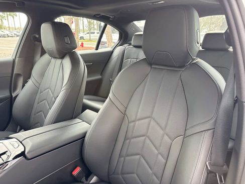 Used 2025 BMW i5 eDrive40i w/ Premium Package image 21