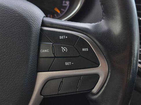 Used 2020 Jeep Grand Cherokee Altitude image 13