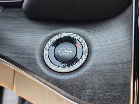 New 2025 Jeep Grand Cherokee Limited w/ Luxury Tech Group II image 24