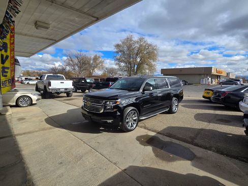 Used 2017 Chevrolet Suburban Premier image 3