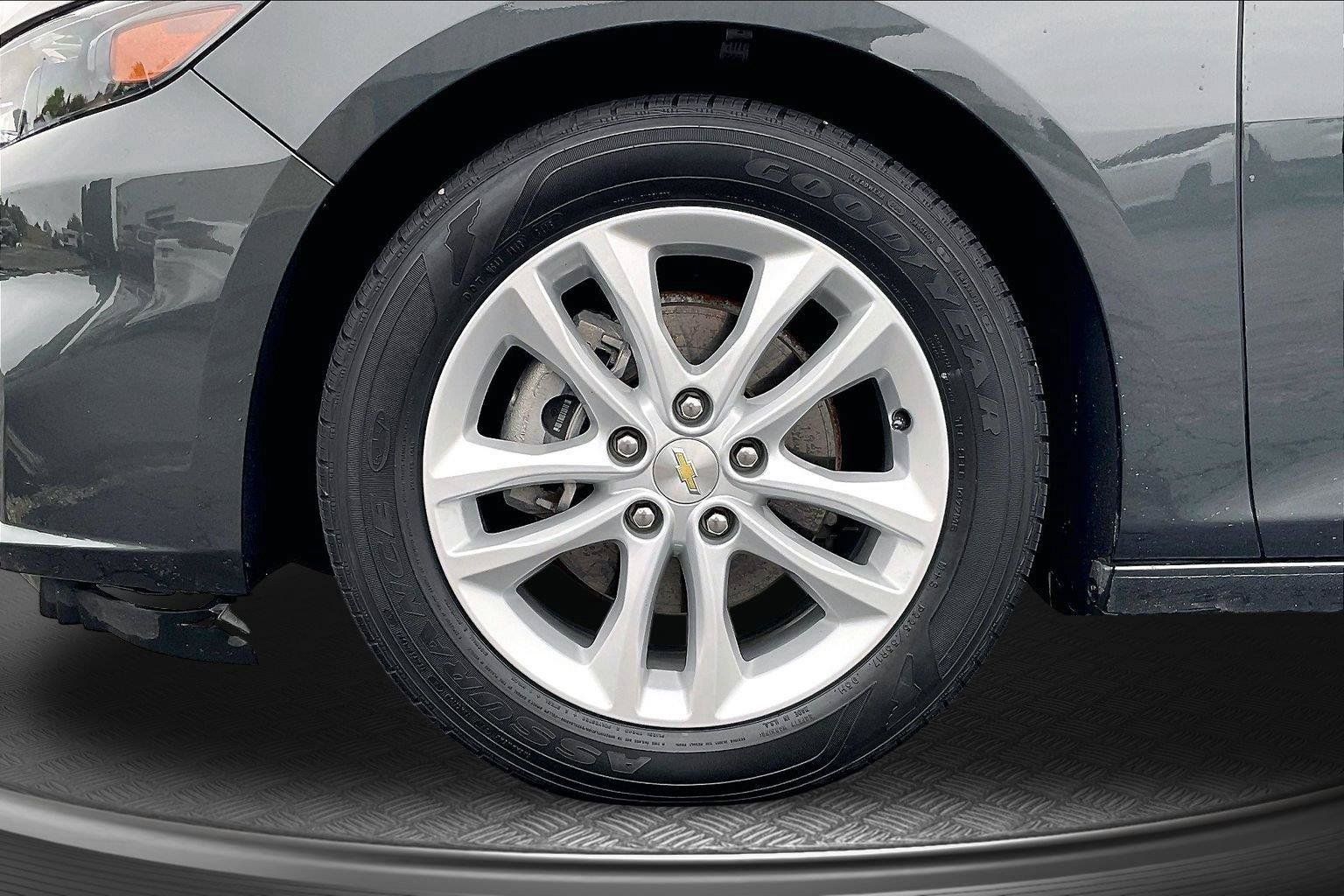 Used 2017 Chevrolet Malibu LT FWD image 10