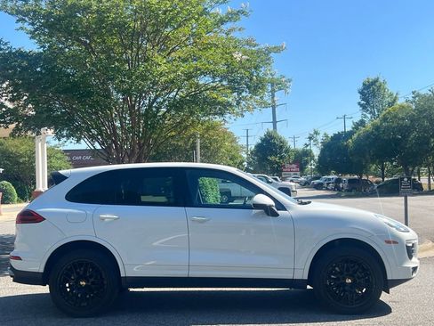 Used 2017 Porsche Cayenne AWD/4WD image 6