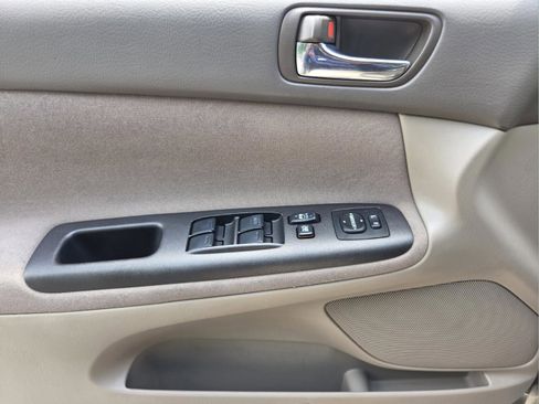 Used 2005 Toyota Camry LE FWD image 23