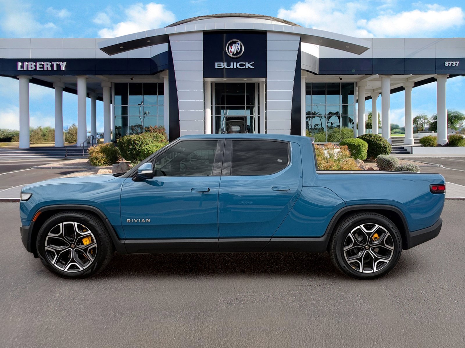 Used 2022 Rivian R1T Adventure AWD/4WD image 6