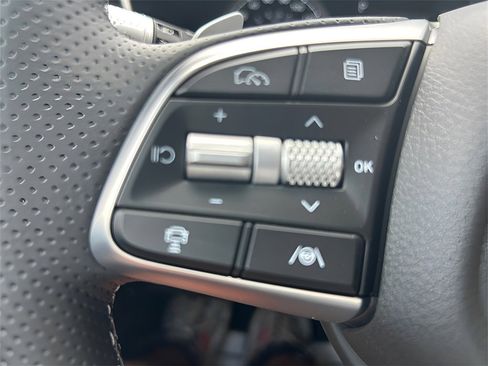 New 2025 Genesis G70 2.5T image 17