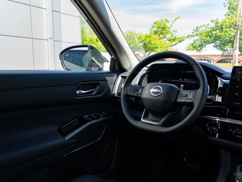 New 2026 Nissan Pathfinder SL AWD/4WD image 12