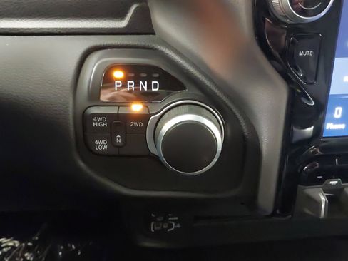 Used 2024 RAM 2500 Big Horn w/ Sport Appearance Package image 21