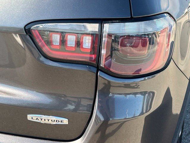 Used 2018 Jeep Compass Latitude w/ Popular Equipment Group FWD image 31