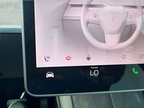 Used 2022 Tesla Model Y Long Range AWD/4WD image 17