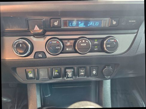 Used 2019 Toyota Tacoma TRD Off-Road w/ TRD Premium Off Road Package AWD/4WD image 23