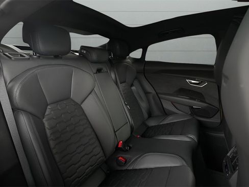 Used 2024 Audi RS e-tron GT image 33